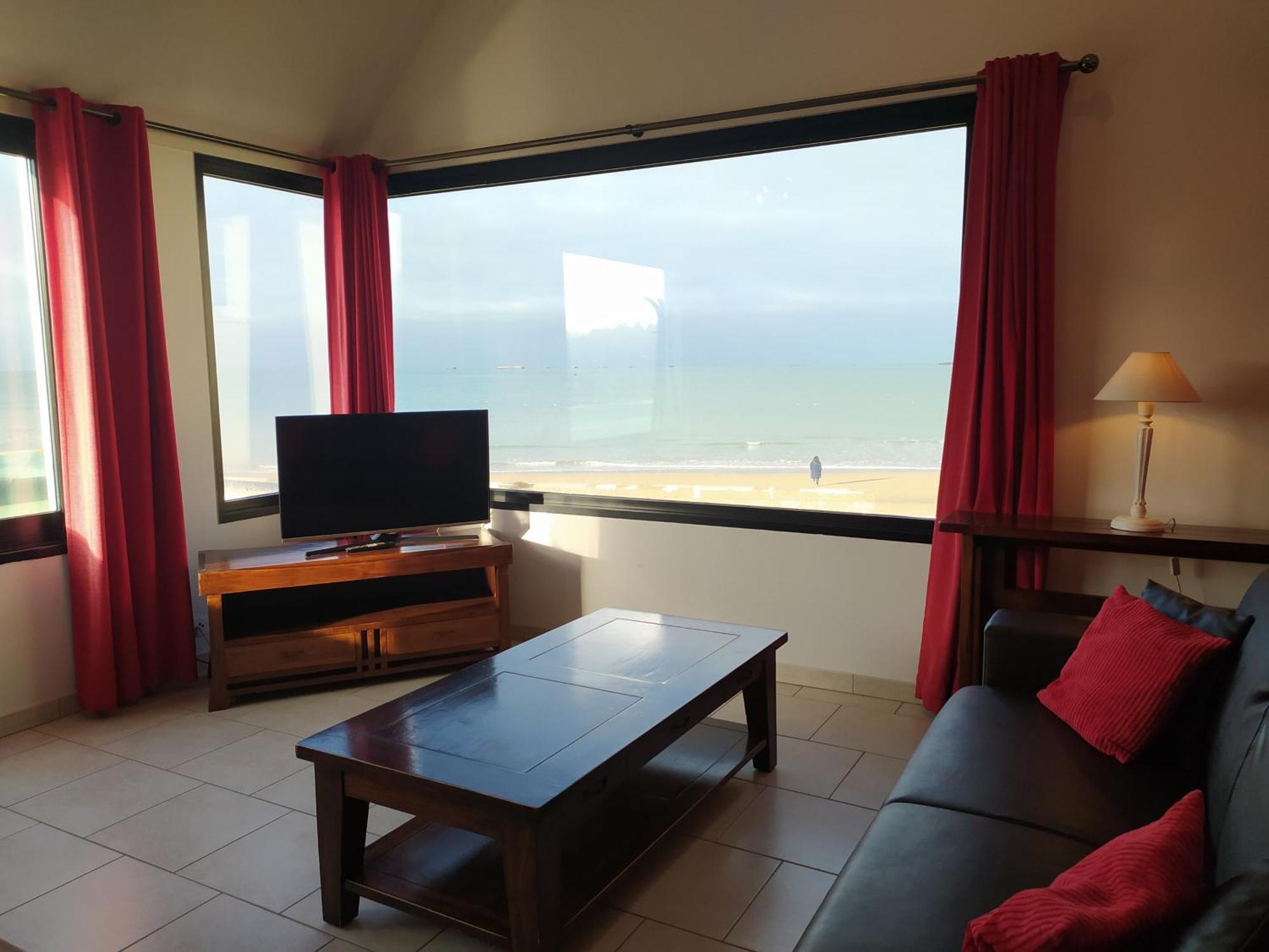 Gites " Arromanches" Ou "Bord De Mer Pmr" 2 Chambres En Front De Mer A Asnelles , 3Km D'Arromanches, 10Km De Bayeux 外观 照片