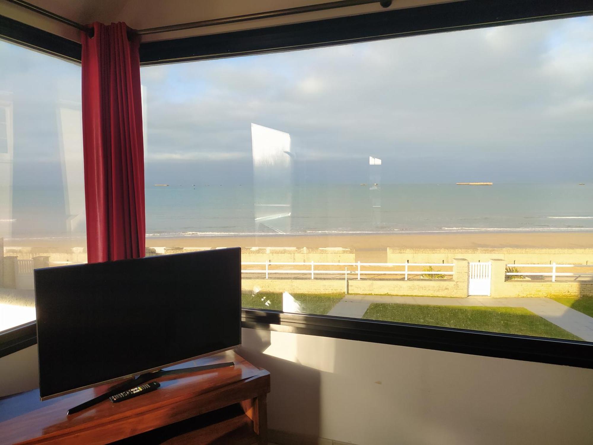Gites " Arromanches" Ou "Bord De Mer Pmr" 2 Chambres En Front De Mer A Asnelles , 3Km D'Arromanches, 10Km De Bayeux 外观 照片