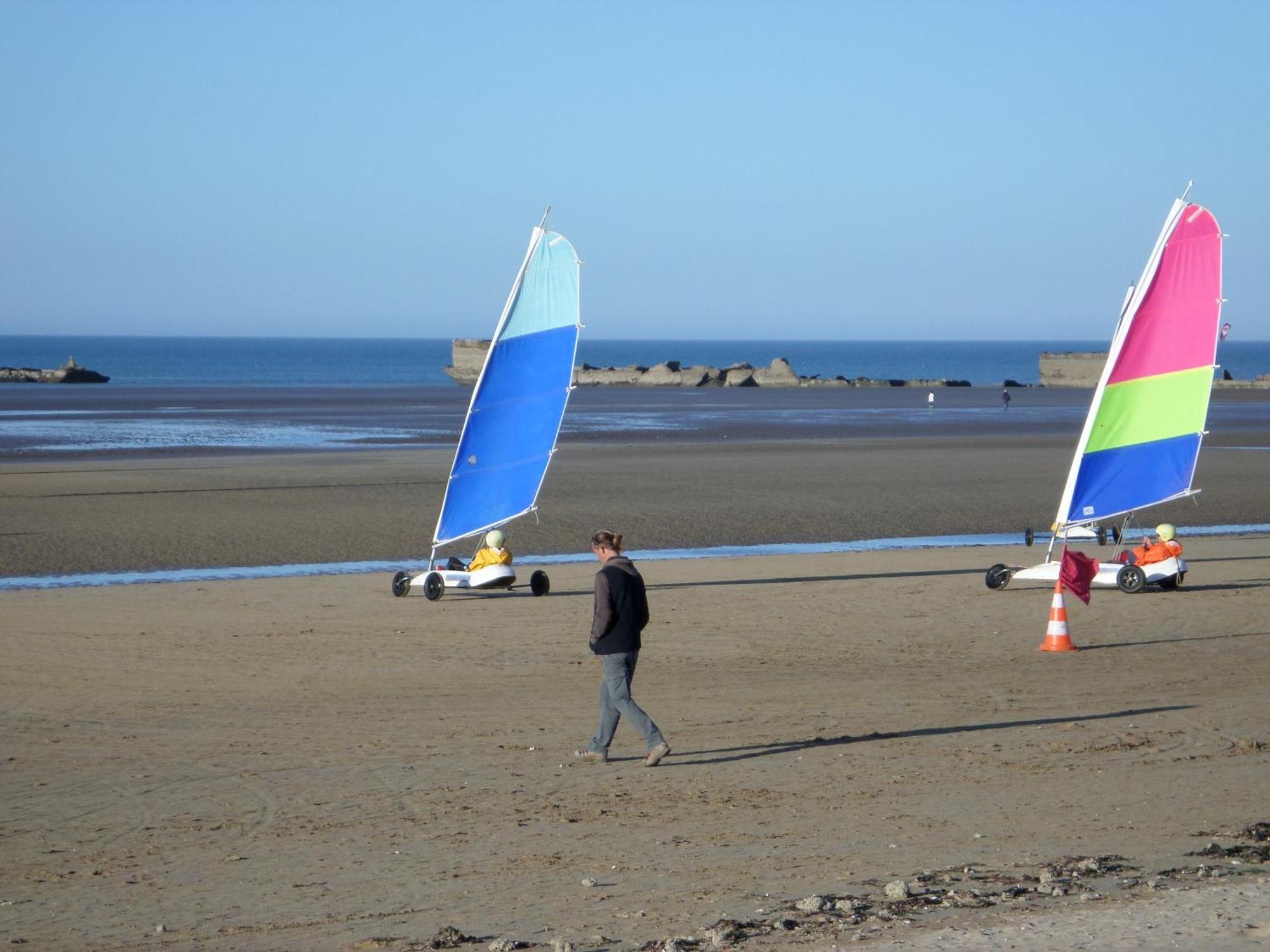 Gites " Arromanches" Ou "Bord De Mer Pmr" 2 Chambres En Front De Mer A Asnelles , 3Km D'Arromanches, 10Km De Bayeux 外观 照片
